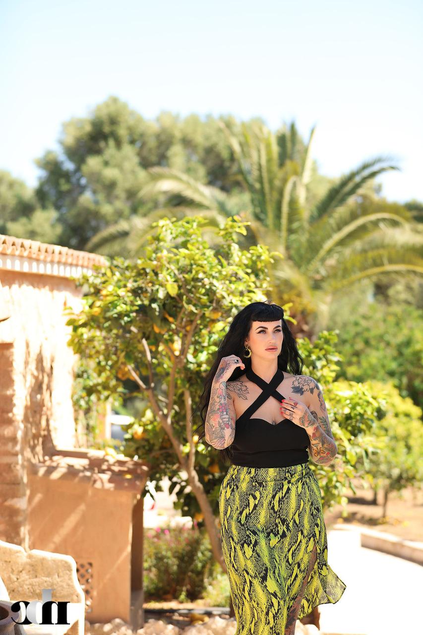 20P Fat model with tattoos Cherrie Pie exposes her juicy bosom and big ass