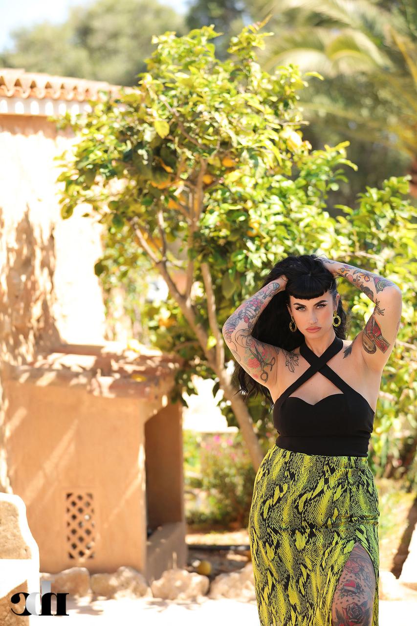 20P Fat model with tattoos Cherrie Pie exposes her juicy bosom and big ass