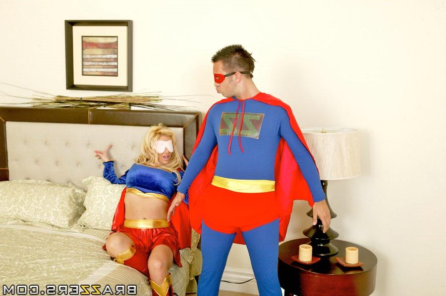 20P La superwoman Jennifer Adams se fait baiser ses gros seins et sa chatte par Superman