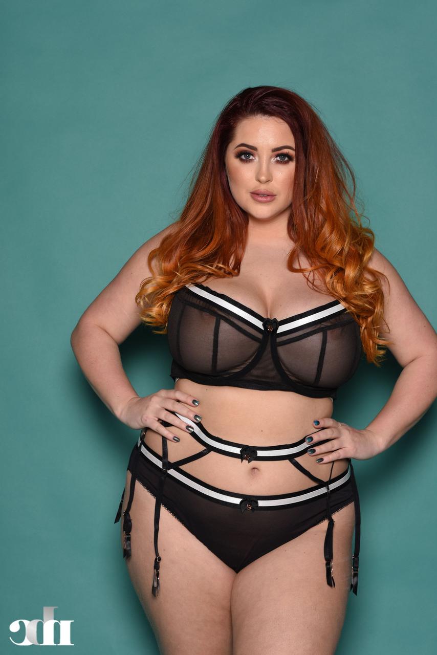 20P Chubby redheaded model Lucy Vixen poses in her lingerie & unleashes her boobs