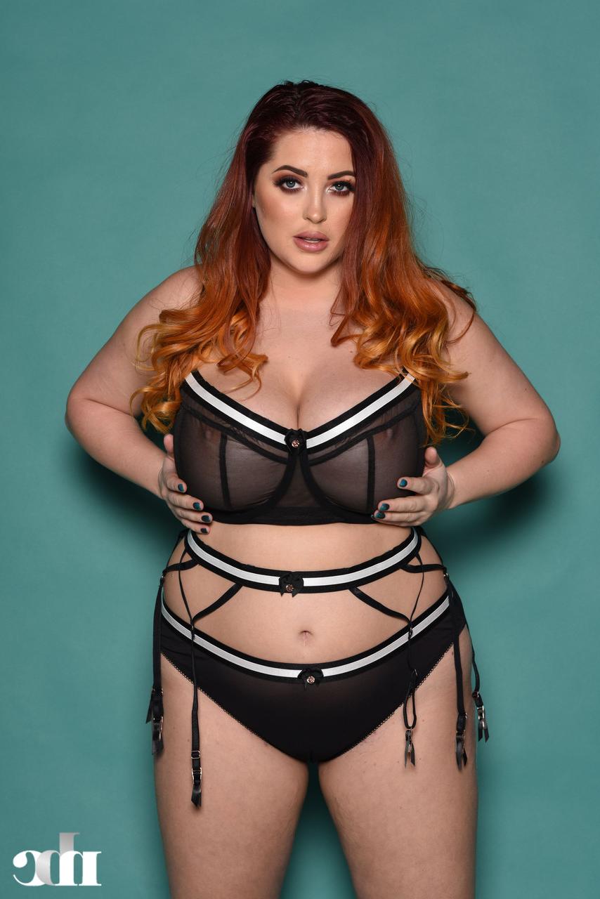 20P Chubby redheaded model Lucy Vixen poses in her lingerie & unleashes her boobs