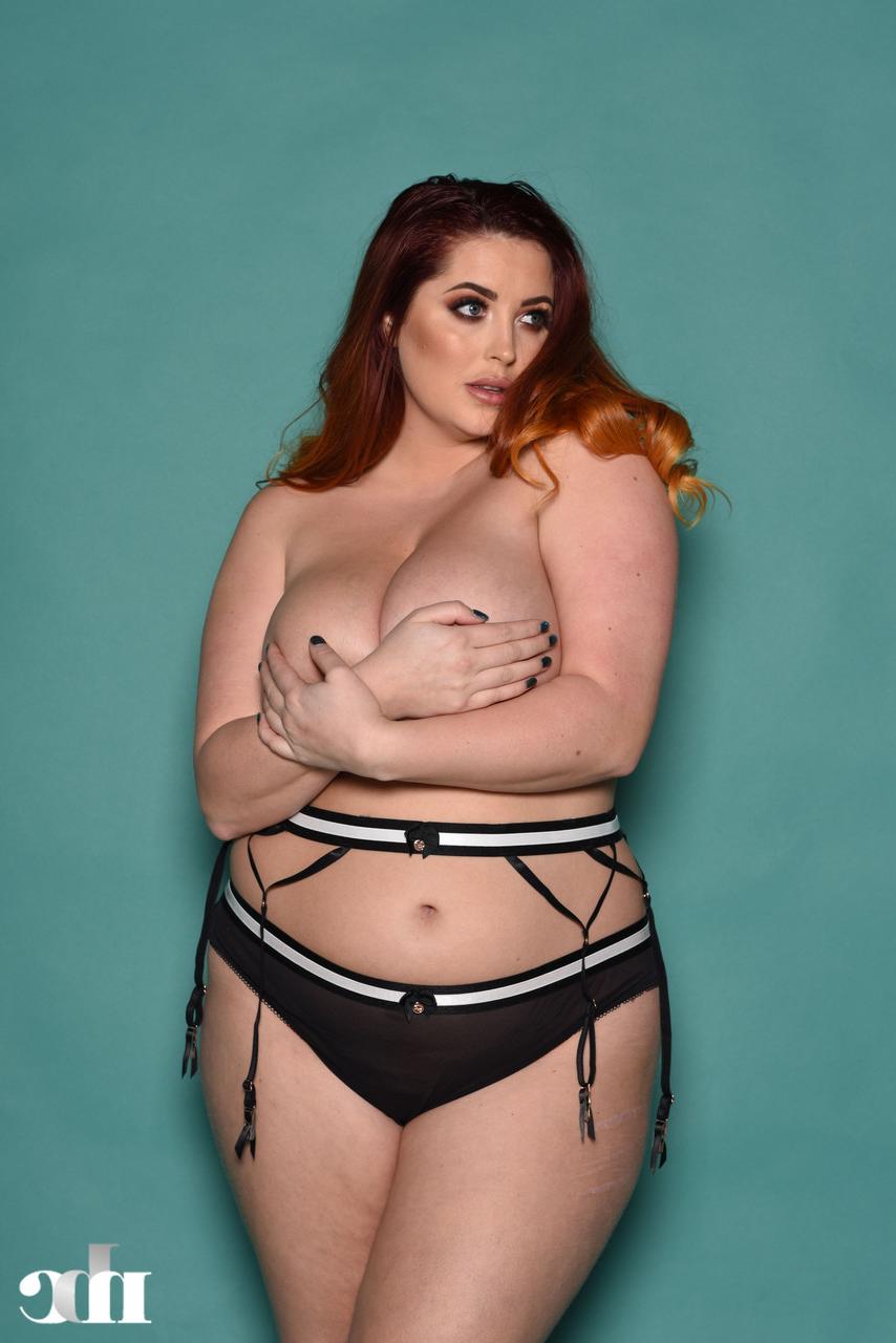 20P Chubby redheaded model Lucy Vixen poses in her lingerie & unleashes her boobs