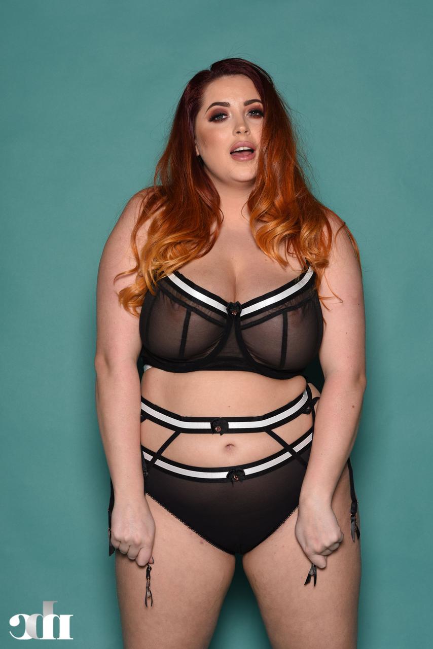 20P Chubby redheaded model Lucy Vixen poses in her lingerie & unleashes her boobs