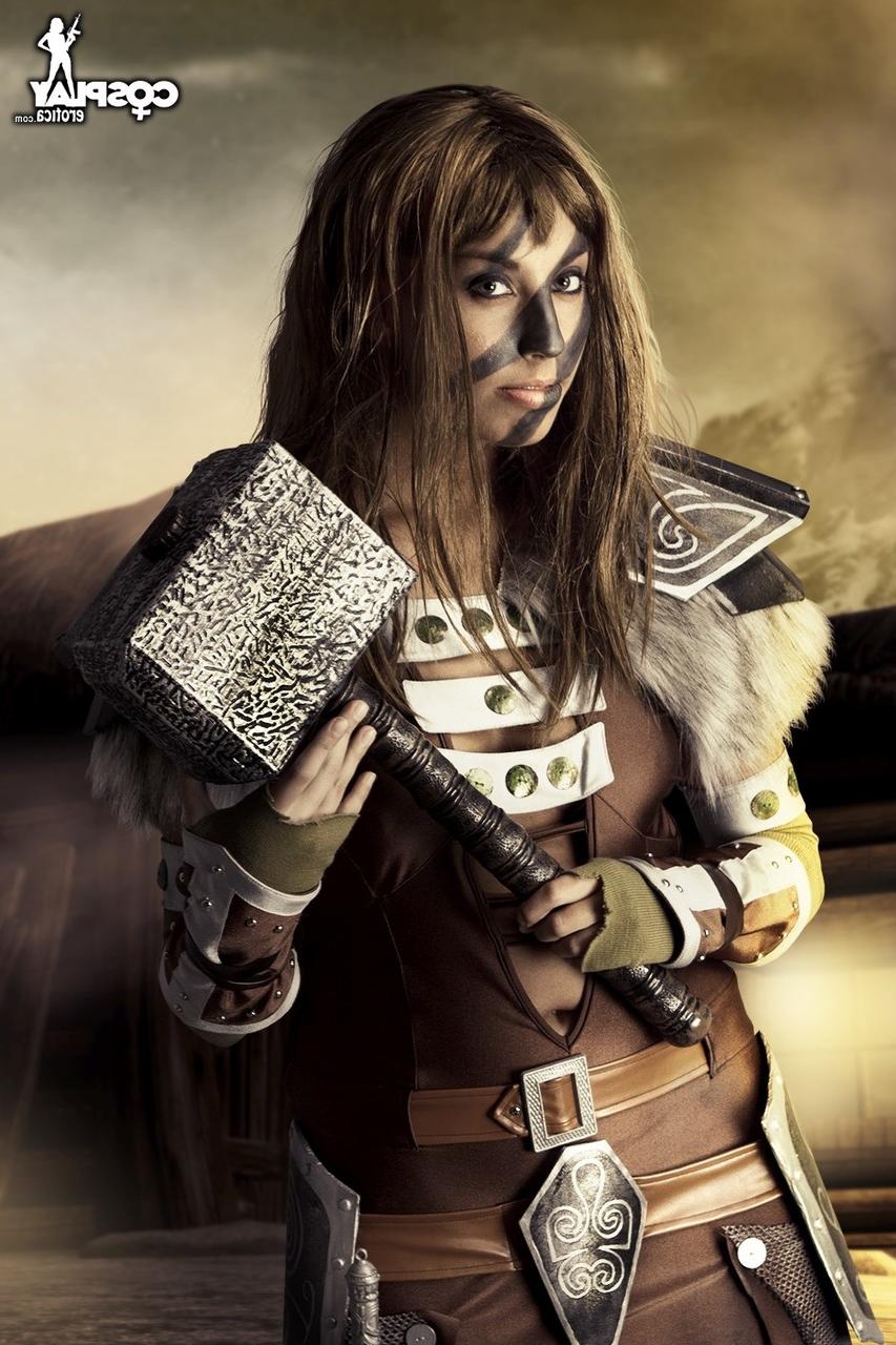 12P Heißes Girl zieht bei Solo-Action den Großteil seines Cosplay-Outfits aus
