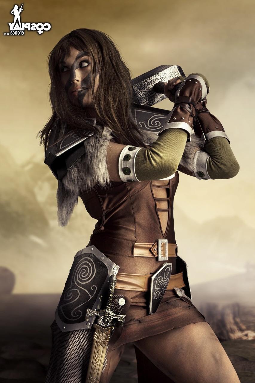 12P Heißes Girl zieht bei Solo-Action den Großteil seines Cosplay-Outfits aus