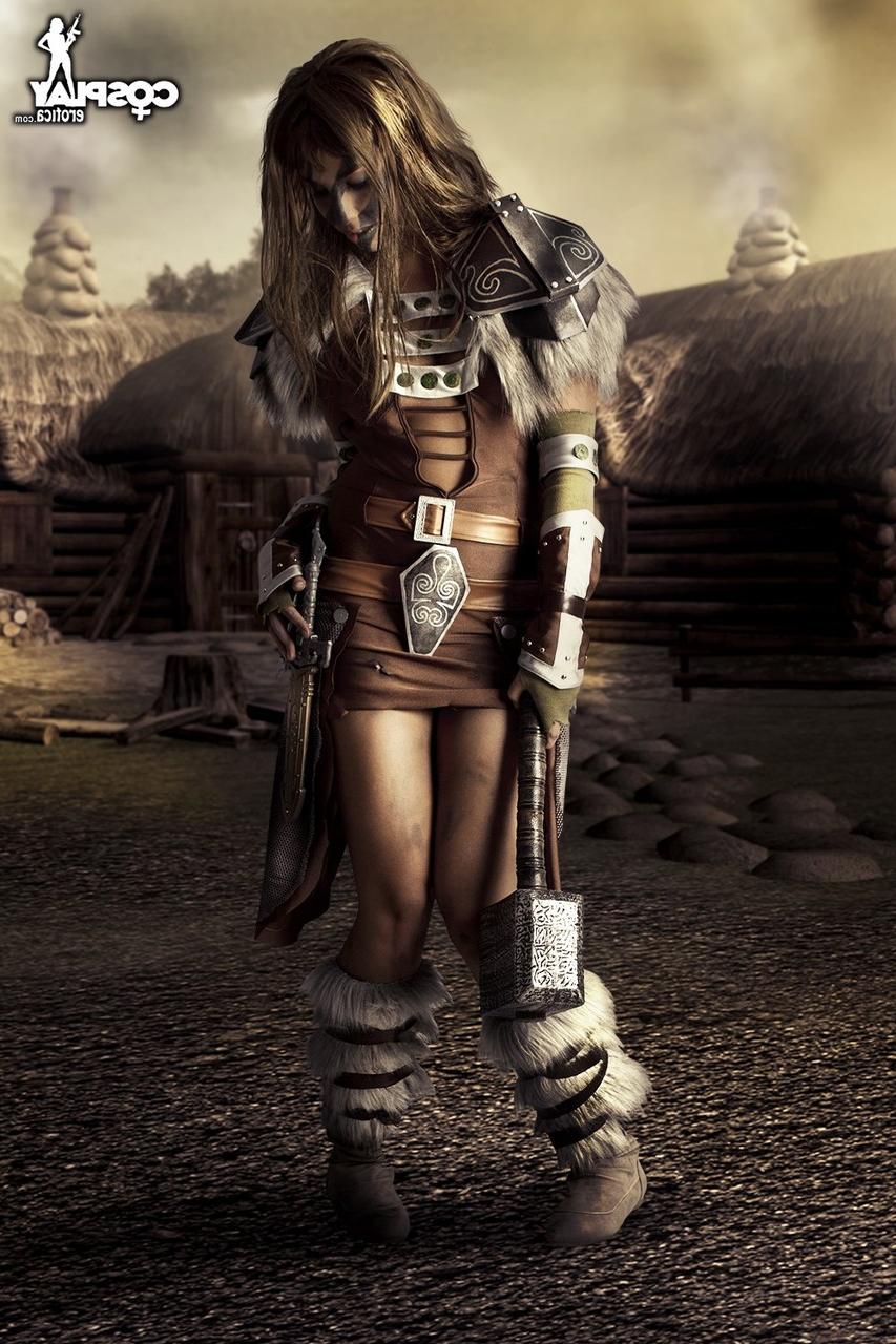 12P Heißes Girl zieht bei Solo-Action den Großteil seines Cosplay-Outfits aus
