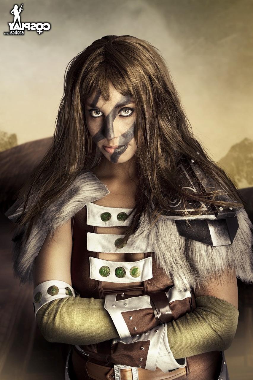 12P Heißes Girl zieht bei Solo-Action den Großteil seines Cosplay-Outfits aus