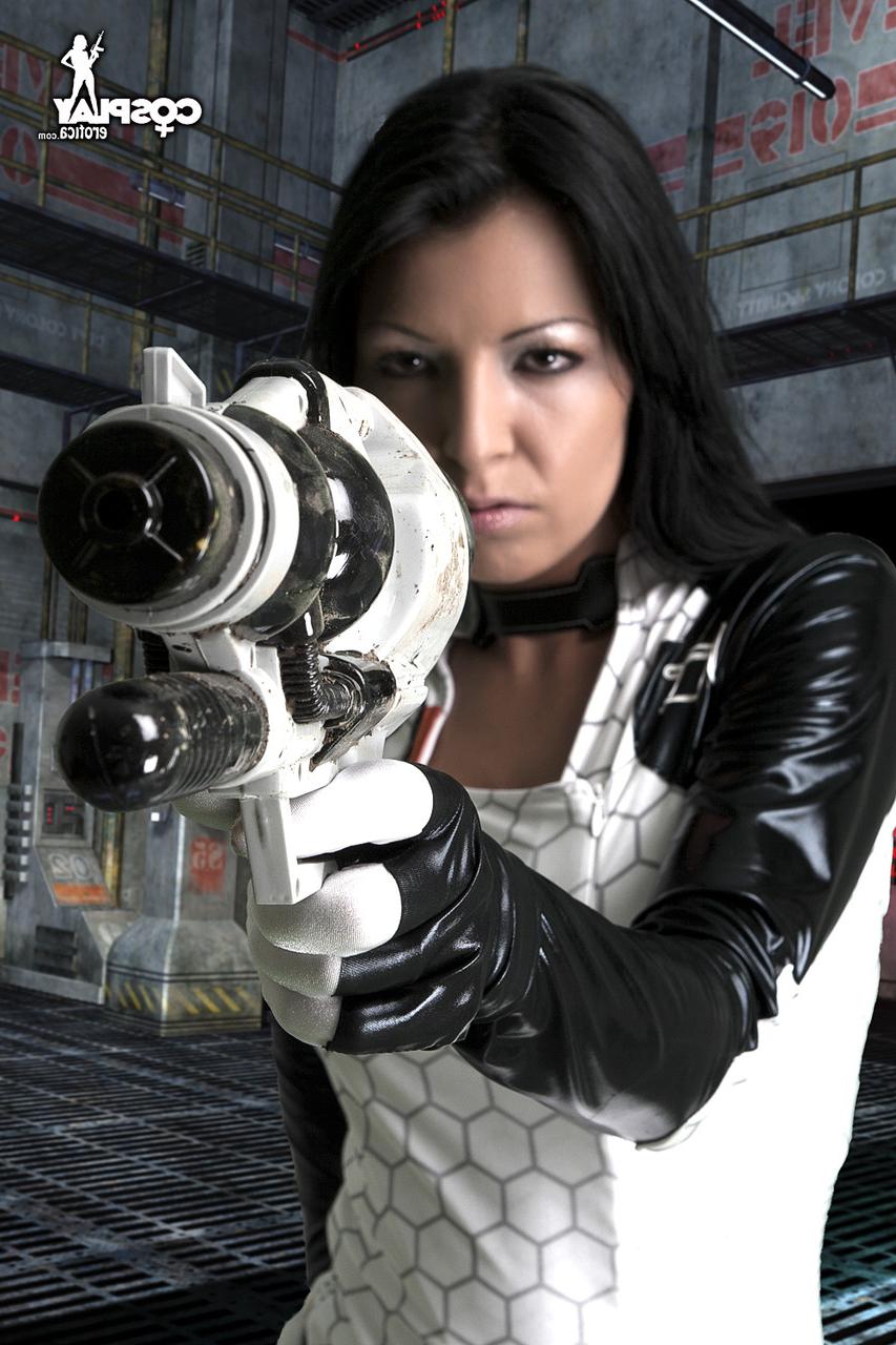 12P Cosplayer sets her hard body free off of her outfit during solo play