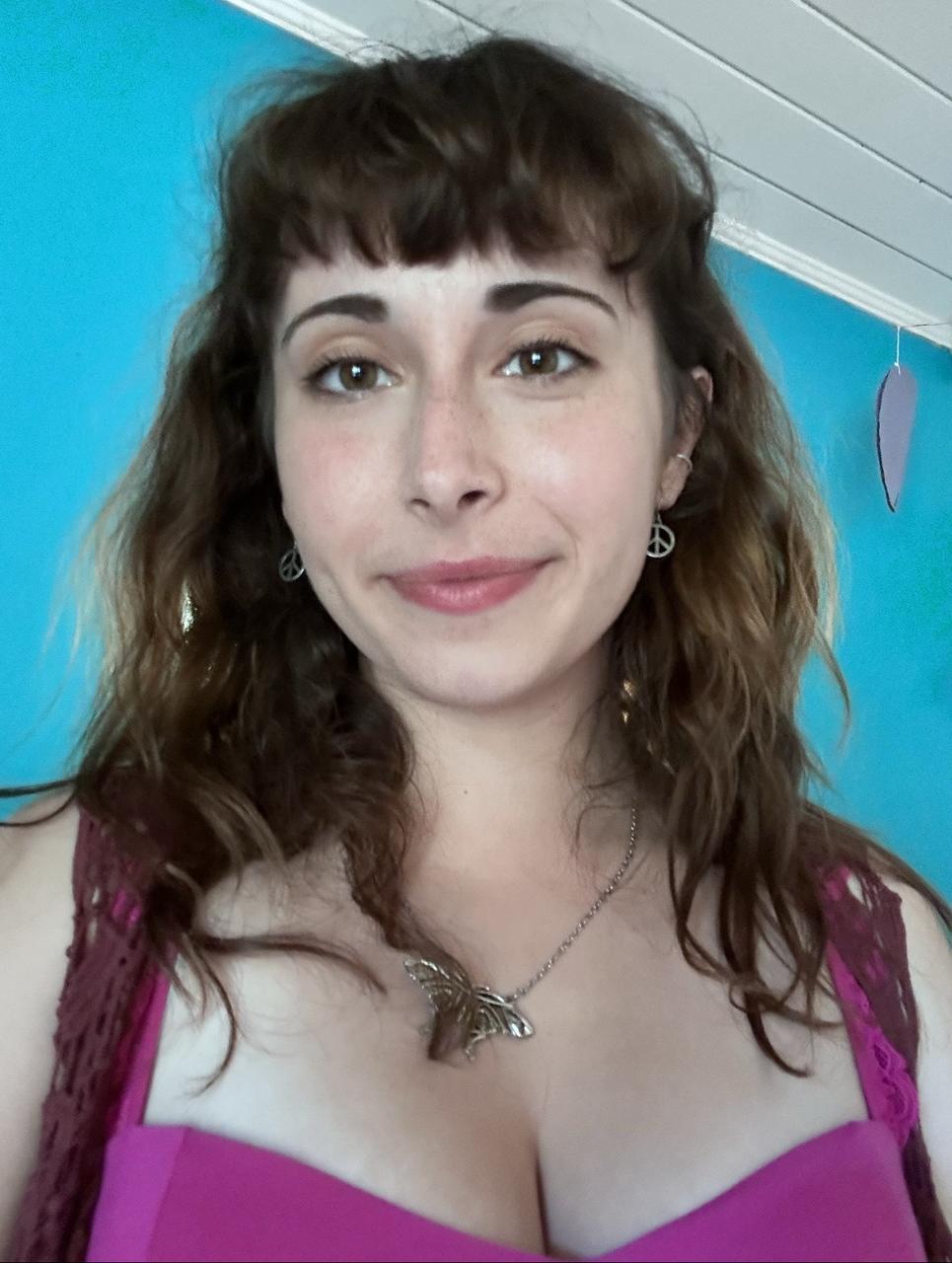 14P Sexy OnlyFans cam model Sam Squeebs teases with her beautiful big boobs