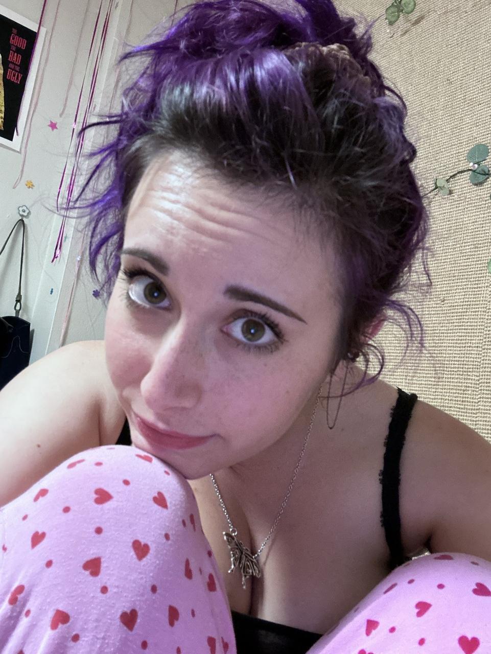 14P Sexy OnlyFans cam model Sam Squeebs teases with her beautiful big boobs