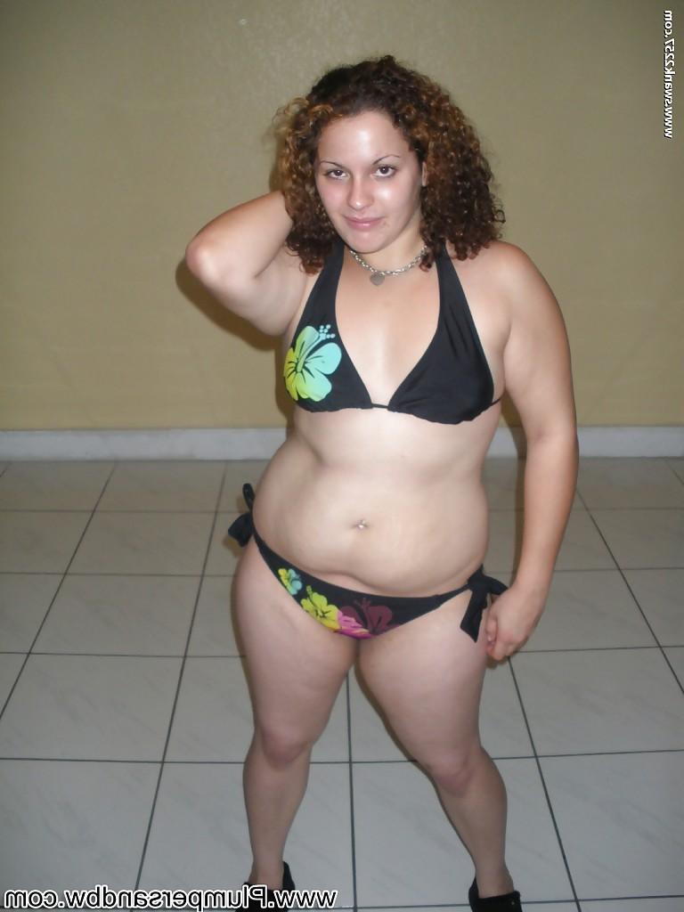 16P A gordinha Lilly A abriu bem as pernas enquanto brincava com a virilha