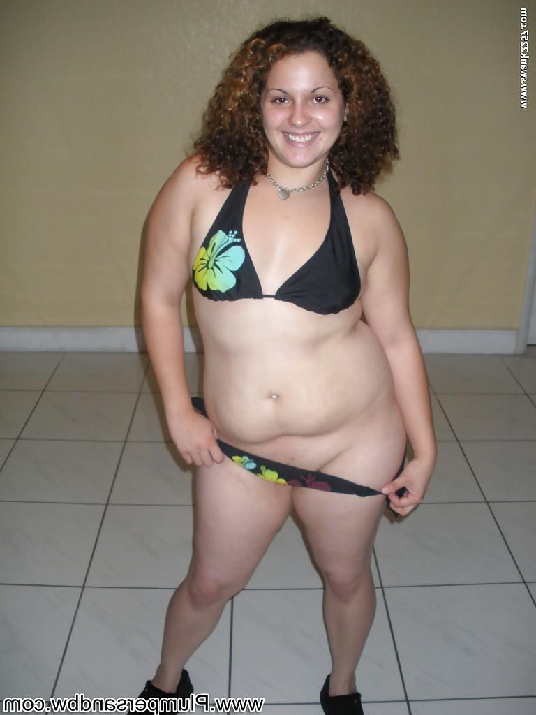 16P A gordinha Lilly A abriu bem as pernas enquanto brincava com a virilha