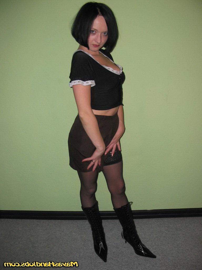 16P Die geile MILF-Amateurin Mayas Handjobs enthüllt ihre Muschi in sexy Spitzenstrümpfen