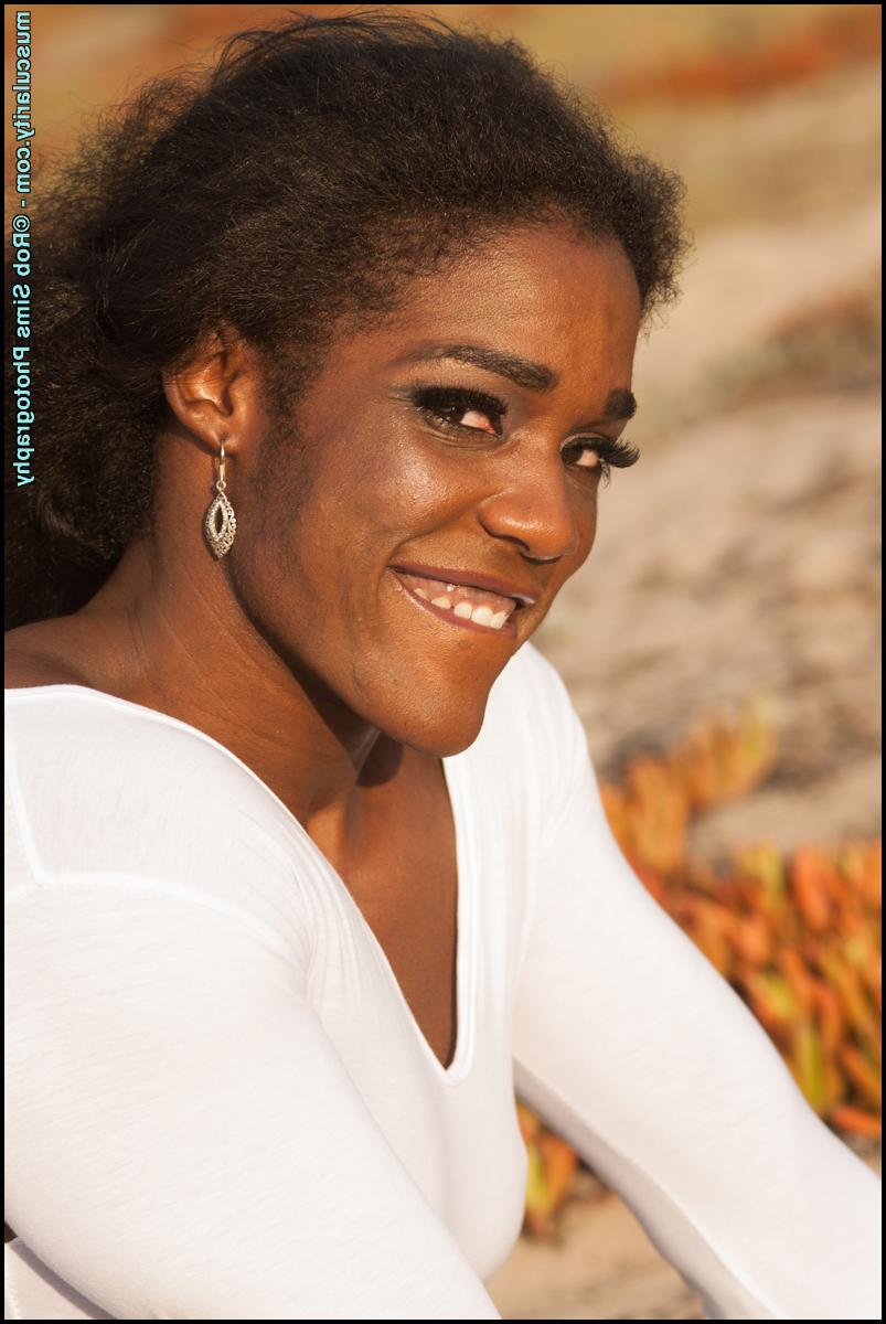 15P Ebony bodybuilder Jaquita Persons Taylor flexes outdoors in a SFW fashion