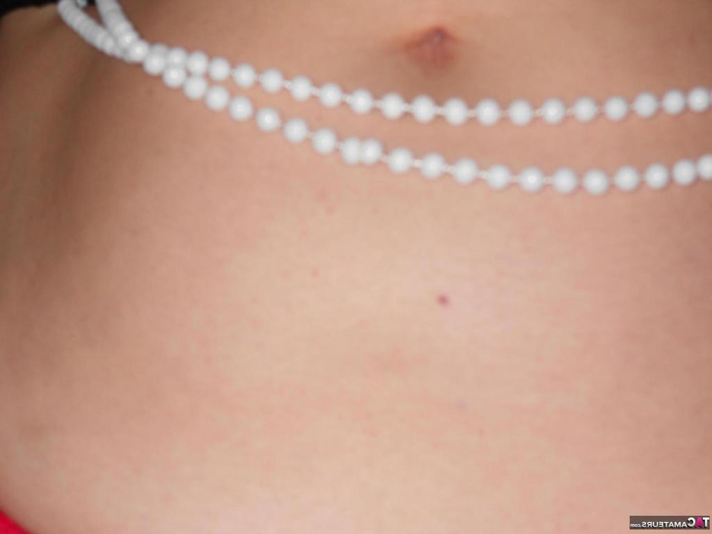 20P La mayor amateur Busty Bliss suelta sus grandes naturales mientras se prepara para una mamada