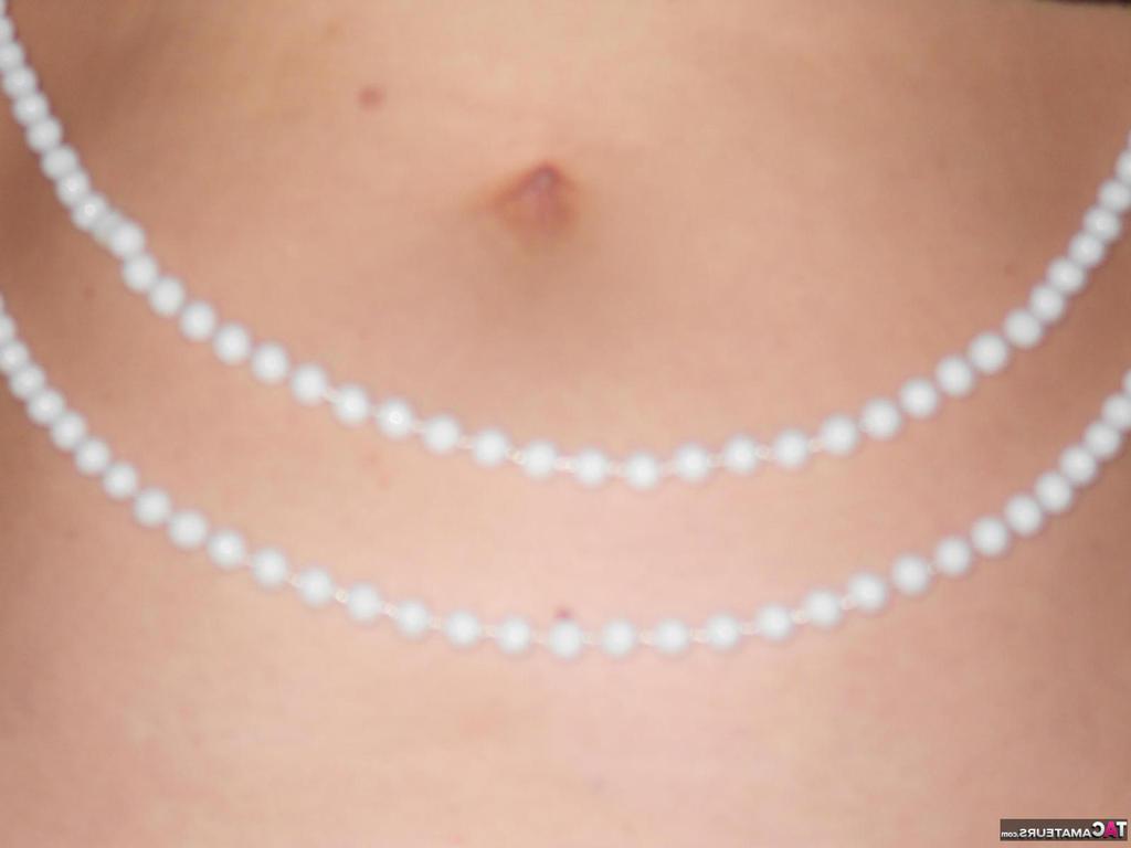 20P La mayor amateur Busty Bliss suelta sus grandes naturales mientras se prepara para una mamada
