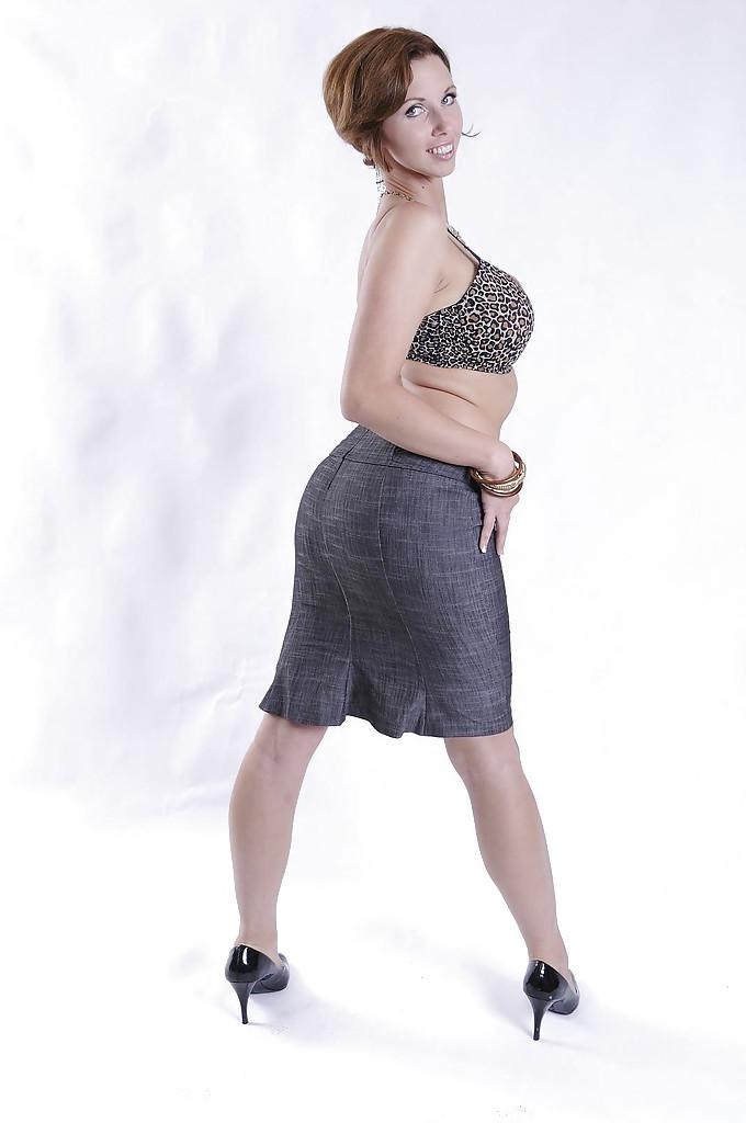 16P Stunning MILF with amazing jugs getting rid of her dress clothes and lingerie