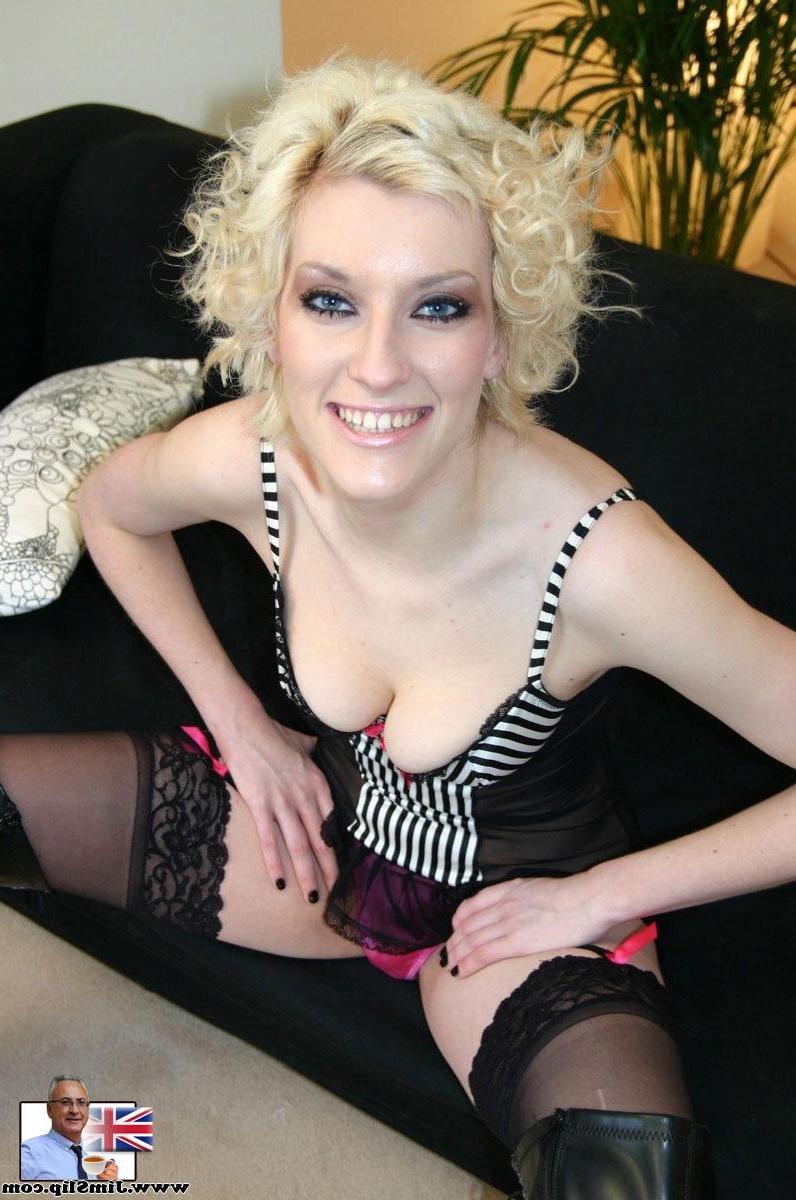 20P A megera amadora Katie Fox é fodida no chão pelo velho Jim Slip