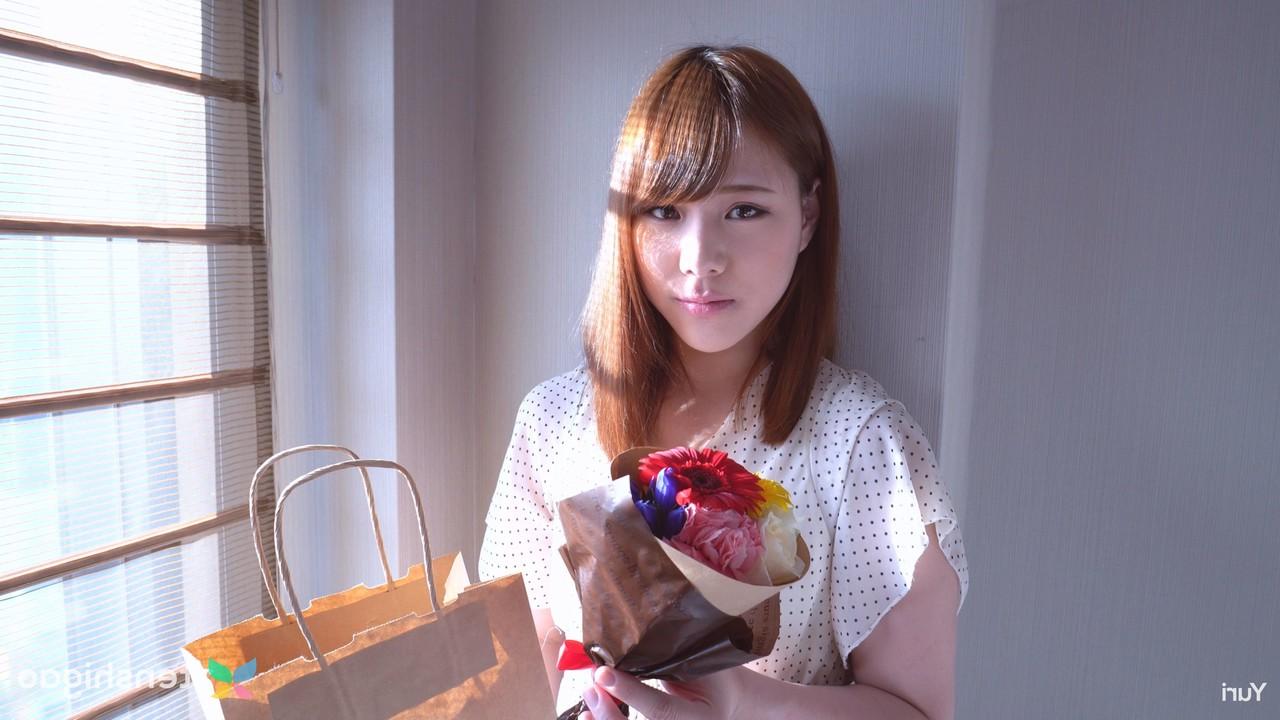 20P A estudante japonesa Yuri mostra sua buceta peluda e cremosa depois de uma surra forte