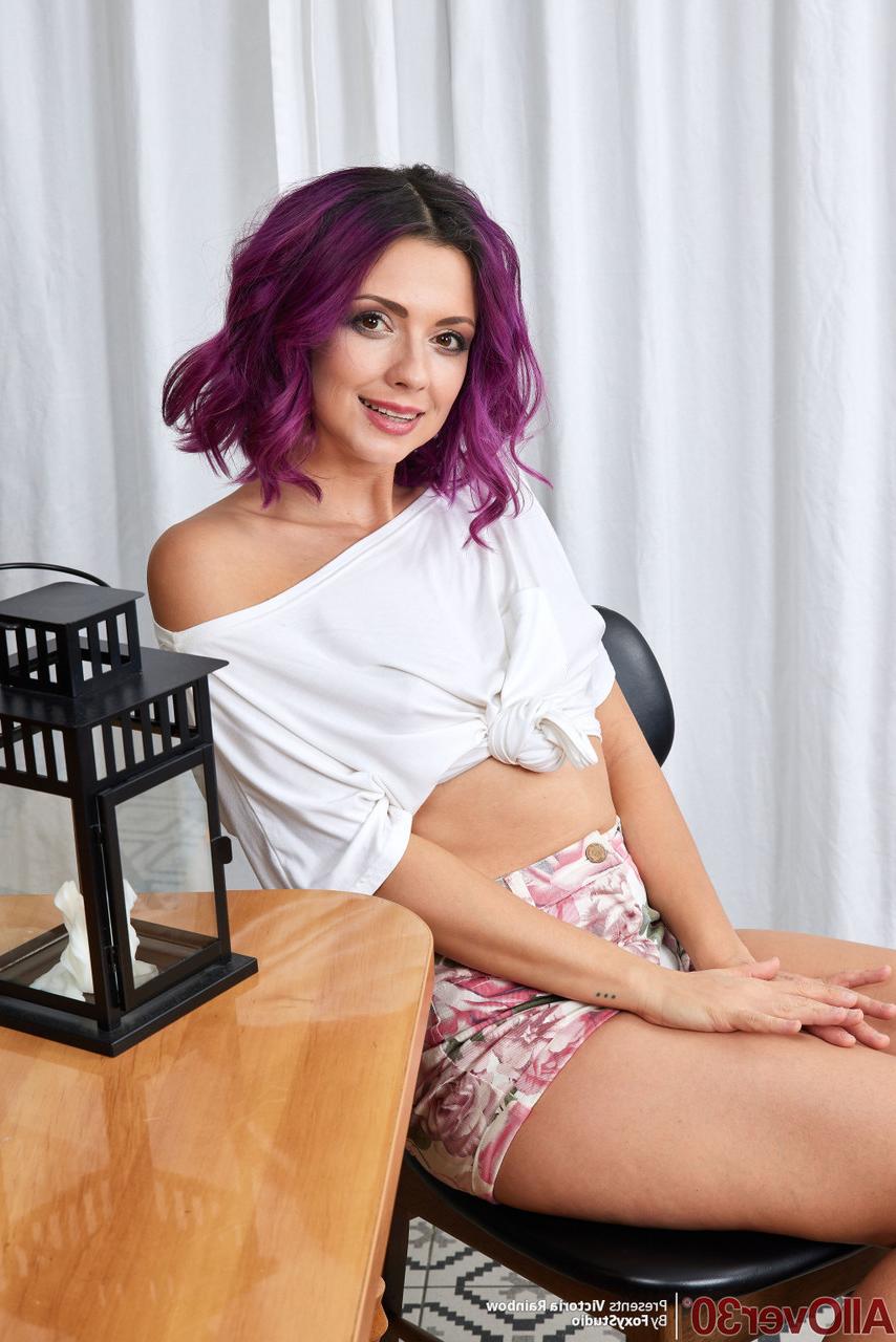 15P Sexy MILF Victoria Rainbow gets on her knees after getting totally naked