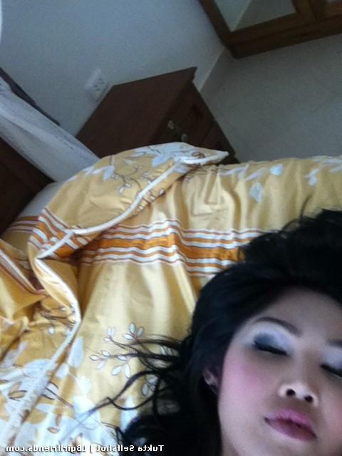16P Guapa ladyboy de Tailandia Tukta masturbándose post operatoria vagina trans