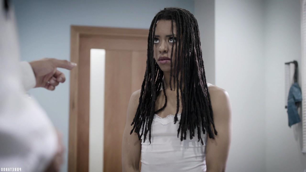 15P A jovem negra Kira Noir tem relações sexuais durante uma consulta médica