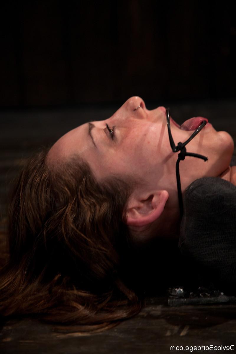 20P Brunette babe gets fingered & clothes pinned on the floor in metal bondage