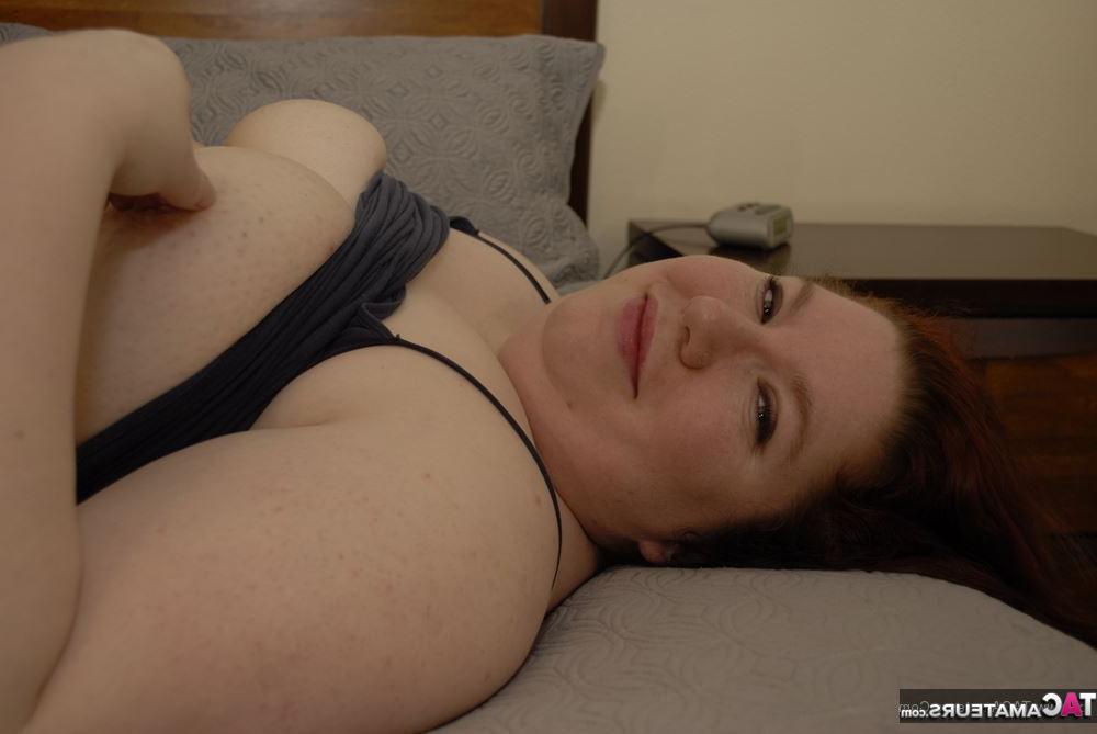 20P Redheaded amateur BBW Inked Oracle plays with her nipples during solo action