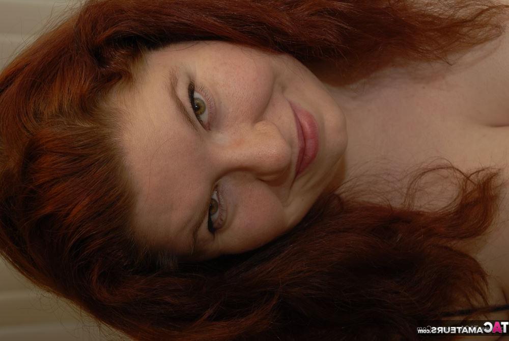 20P Redheaded amateur BBW Inked Oracle plays with her nipples during solo action