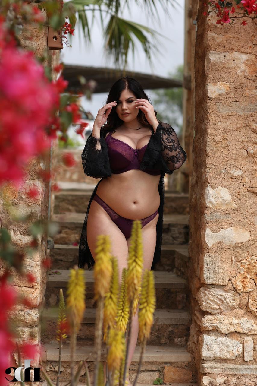 20P Chubby hottie Terri Lou exposes her huge juggs and poses naked outdoors