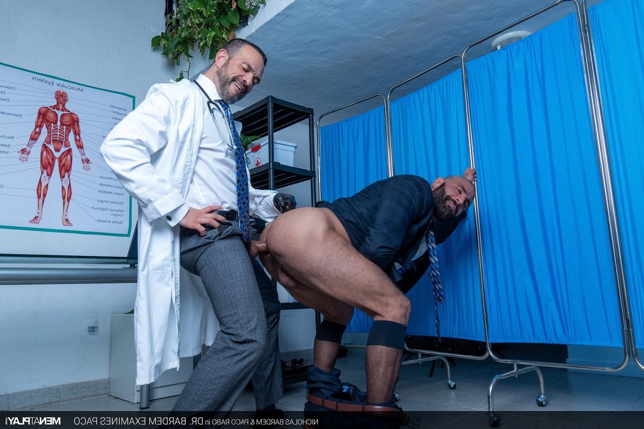 20P El doctor gay Nicholas Bardem tiene un rapidito anal salvaje con su paciente