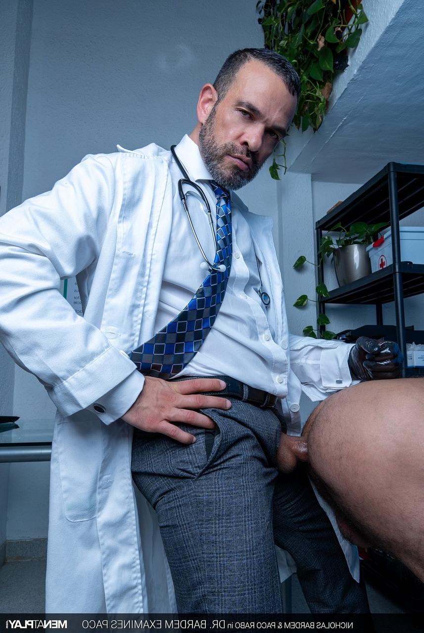 20P El doctor gay Nicholas Bardem tiene un rapidito anal salvaje con su paciente