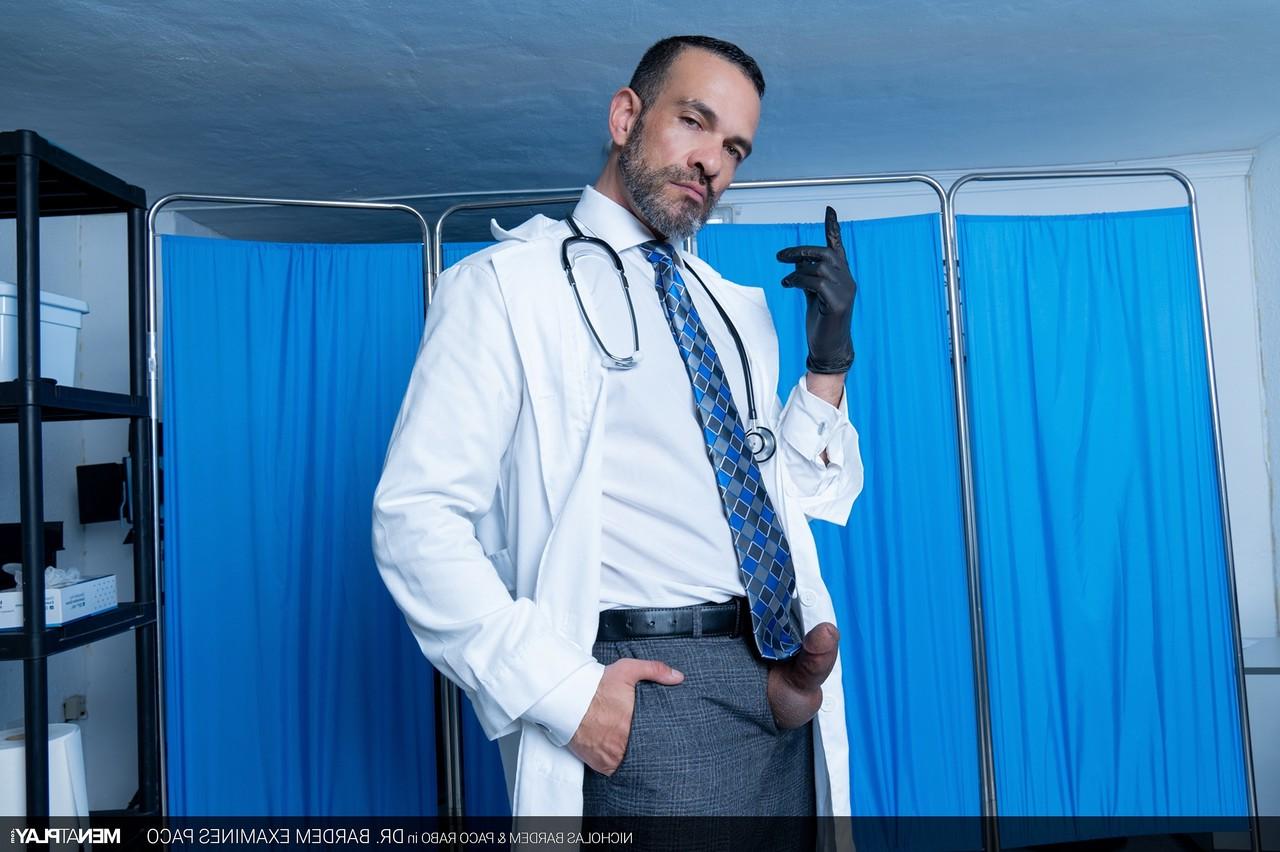 20P El doctor gay Nicholas Bardem tiene un rapidito anal salvaje con su paciente