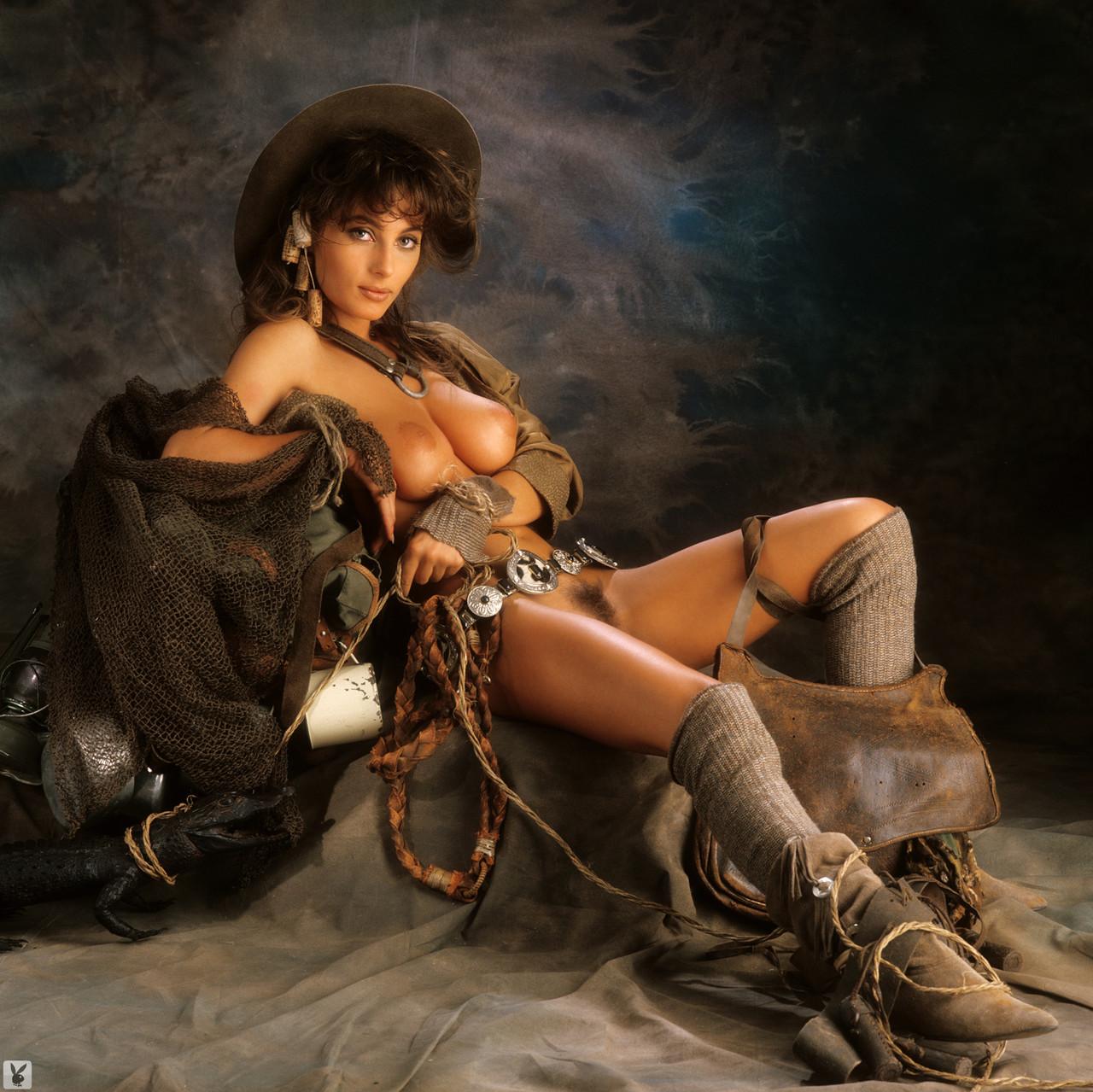 16P Les chaudasses Playboy vintage révèlent leurs chattes touffues et leurs atouts naturels