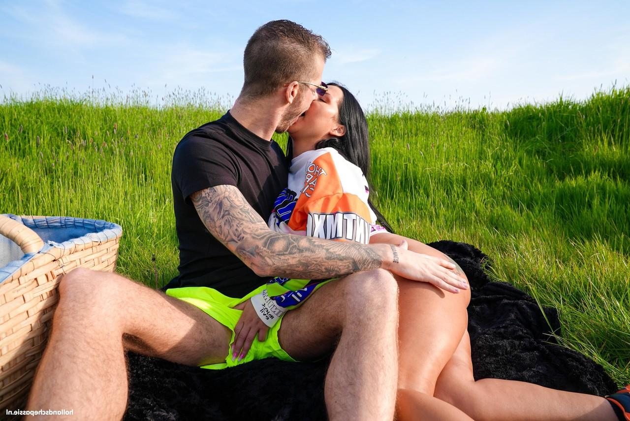 20P Slutty fatty Lorena from the Block strips naked & gives a hot blowjob outdoors