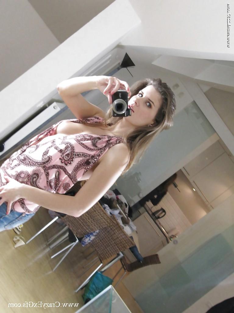 16P La linda novia patti mostrando sus bonitas tetas y su barriga