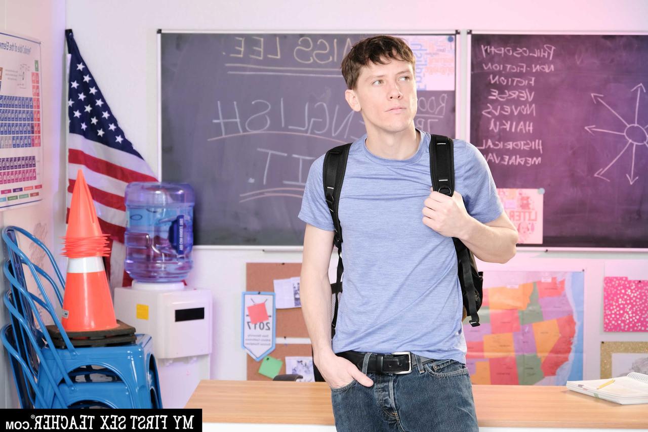 20P Teacher McKenzie Lee fucks a hung student & takes a cumshot on her big tits