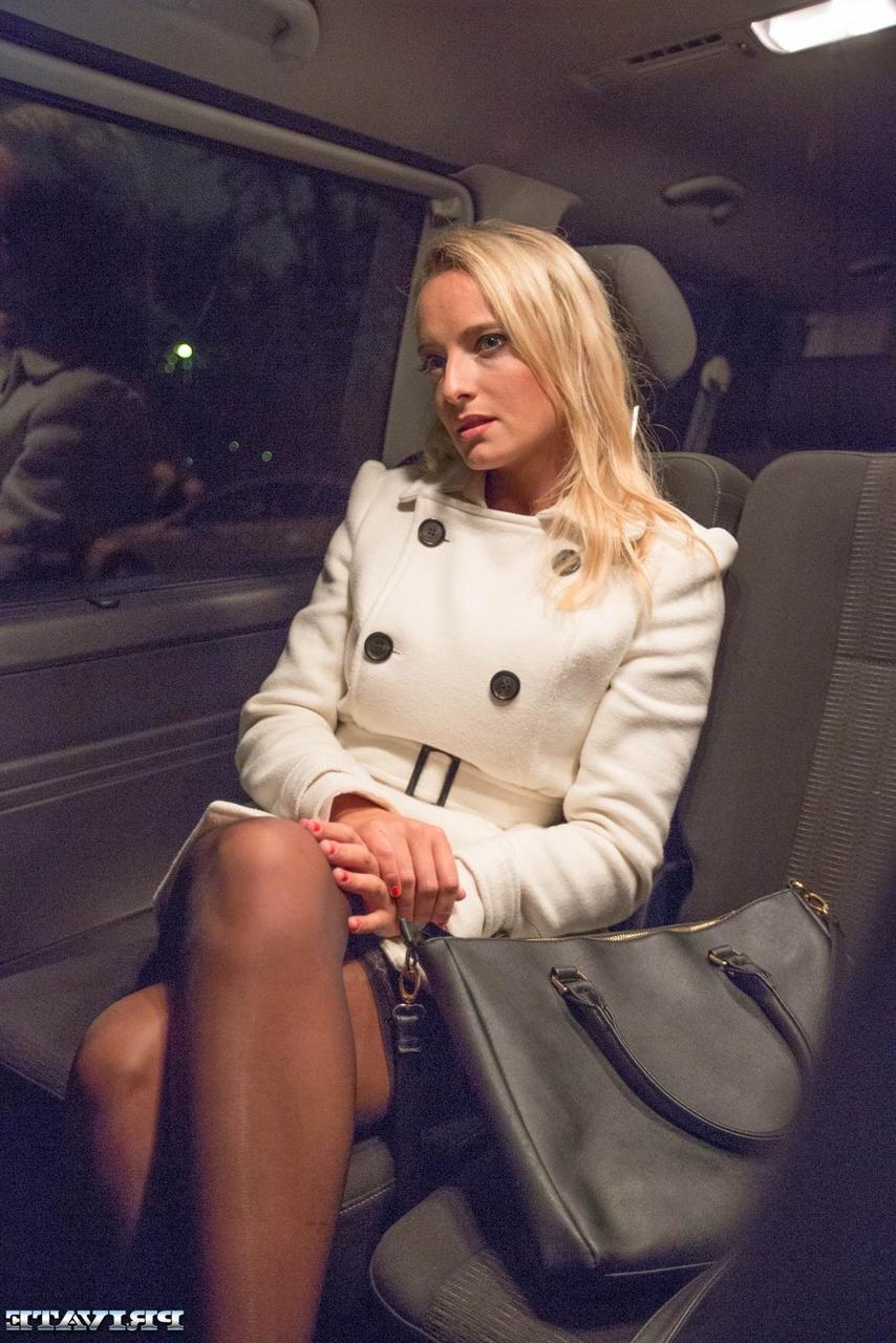 20P Die sexy Blondine Victoria Pure hat anuszerstörenden Analsex mit einem Schwarzen