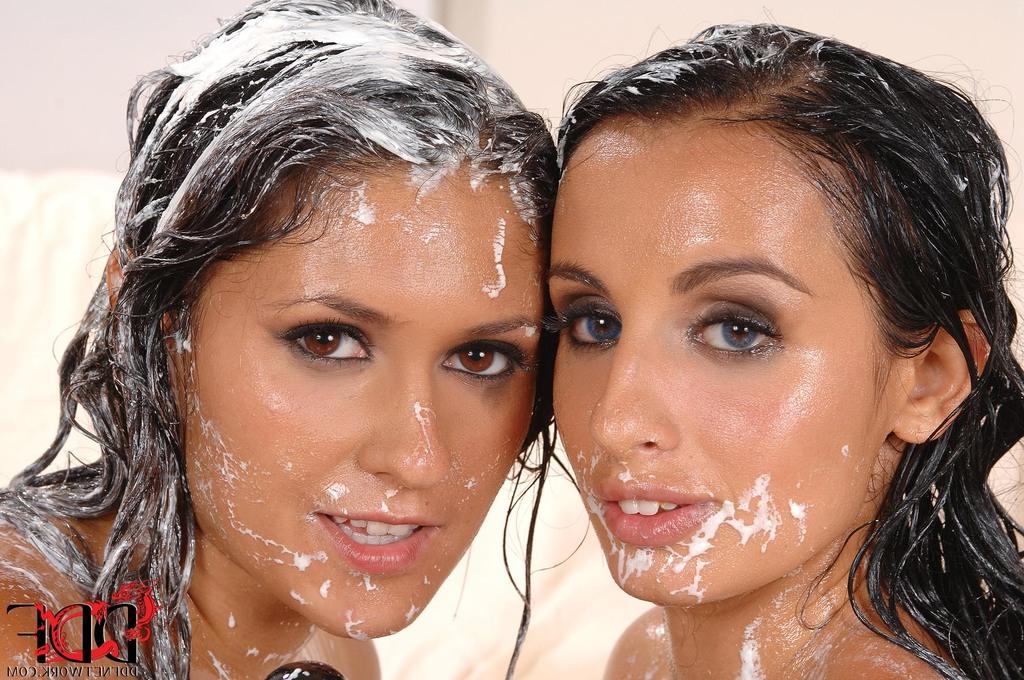 16P Wet and messy lesbians use a double ended dildo to please each other