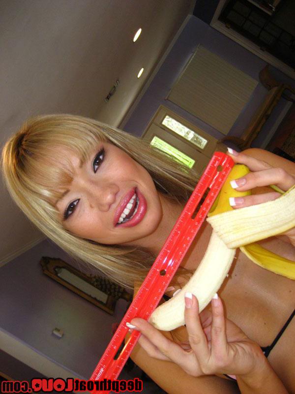17P Beautiful smiley blonde Asian Maya Hills in bikini deepthroats a banana