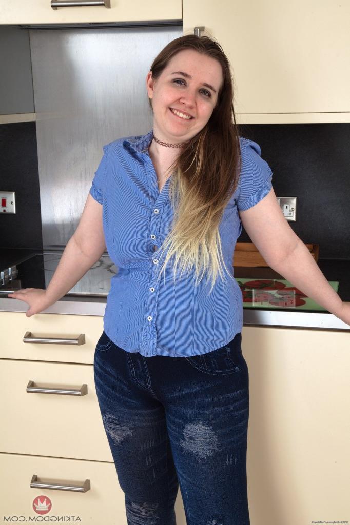 20P Chubby babe Alice is a hairy amateur that loves to strip and show attributes