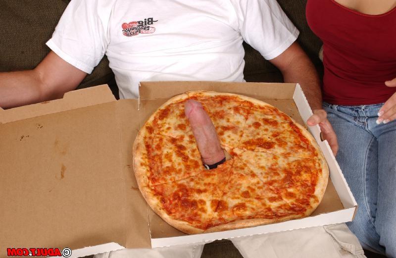 16P Ashlynn Brooke fickt einen Pizzaboten und bekommt einen Cumshot auf ihr hübsches Gesicht