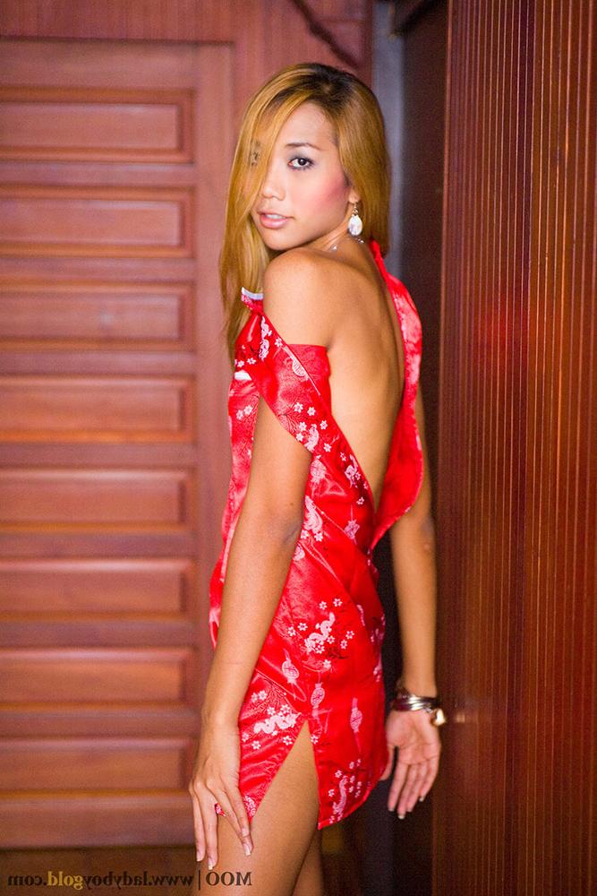 16P Ladyboy Gold featuring Moo Porn Pics