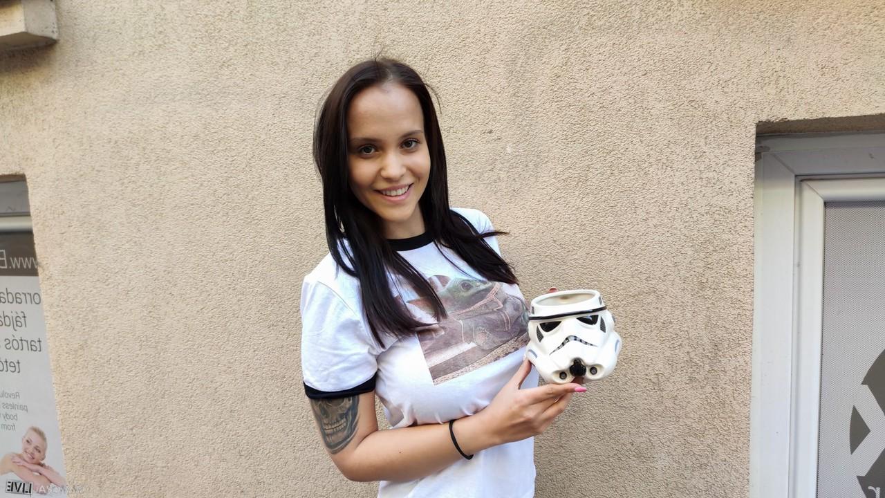 20P La star du porno tchèque à gros seins Jennifer Mendez se fait baiser par un fan de Star Wars
