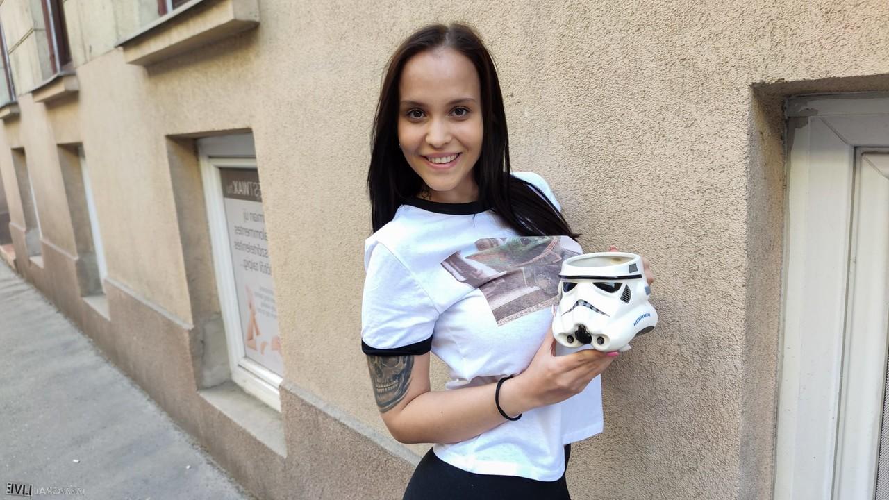 20P La star du porno tchèque à gros seins Jennifer Mendez se fait baiser par un fan de Star Wars