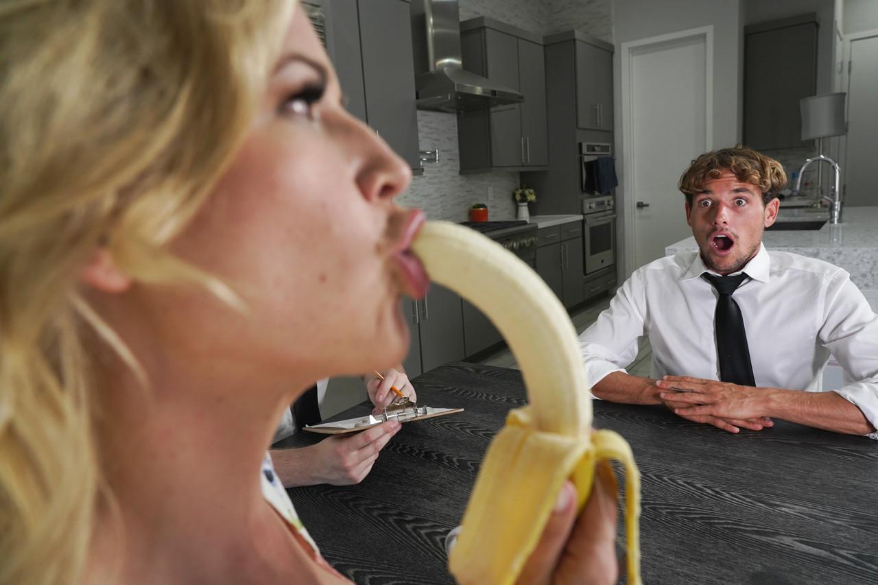 20P Horny wife Kit Mercer gets done by stud in doggy and missionary sex positions