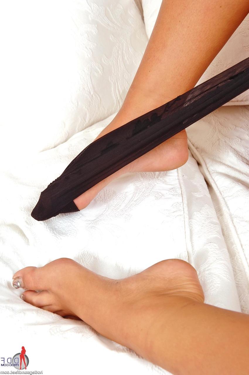 20P La sexy MILF polaca Ines Cudna se burla con sus atractivos pies y sus grandes tetas