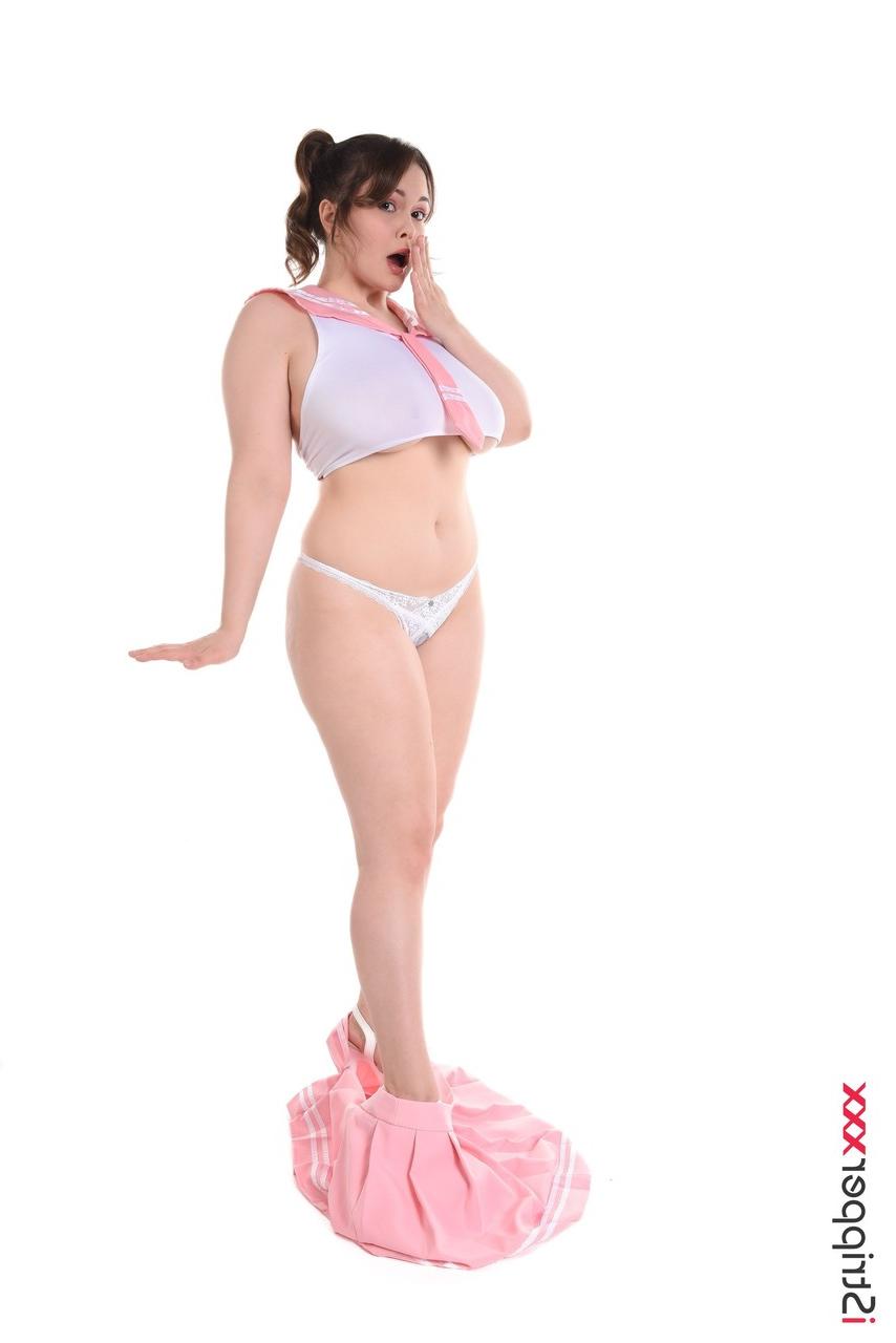 15P Pretty fatty Peachy Alice disrobes before masturbating with sex toys
