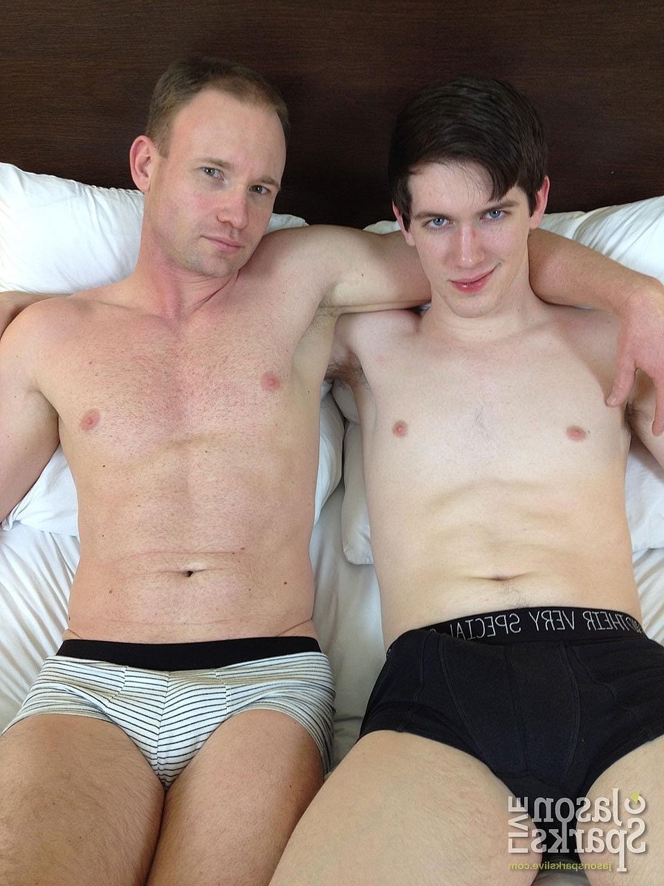 20P Landon Wright et Phillip Grant, amis gays coquins, baisent dans du sexe chaud à cru