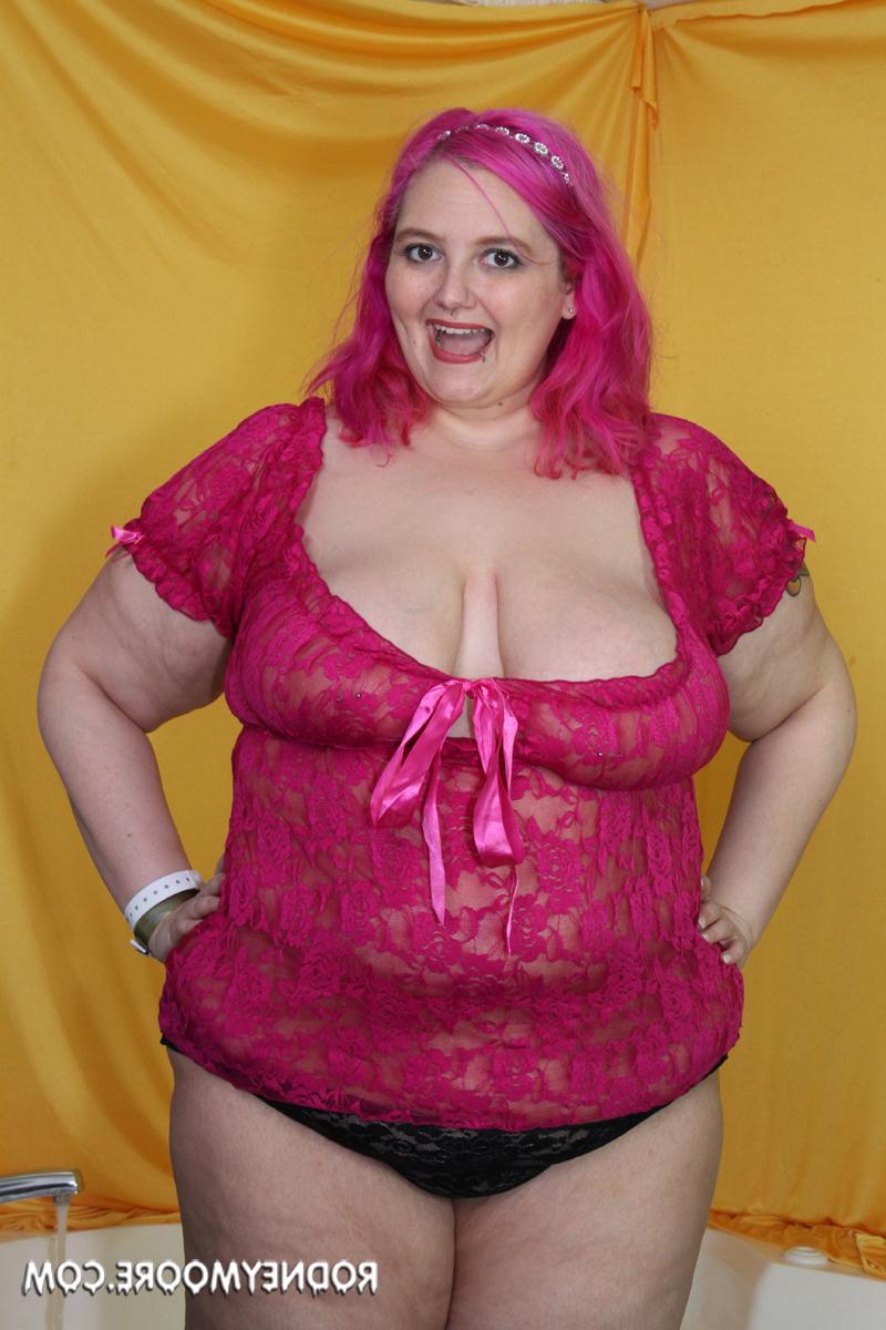 20P Horny fat amateurs Sara and Reyna show their huge saggy tits together